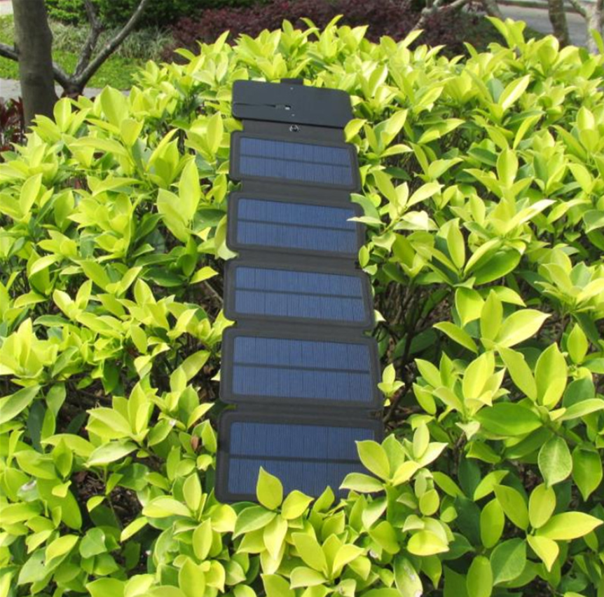 Outdoor 8W folding solar charger Direct charging collapsible solar